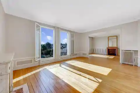 Spacious Period Apartment Steps from the Station