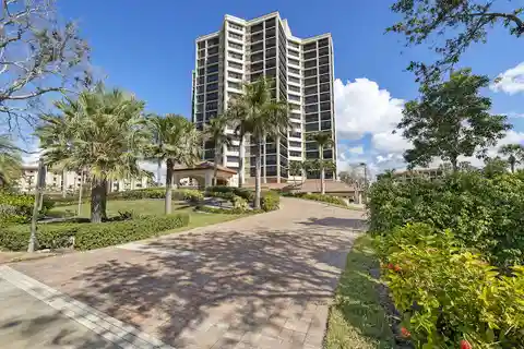 Desirable Condo in the Sought-After Chateaumere Community