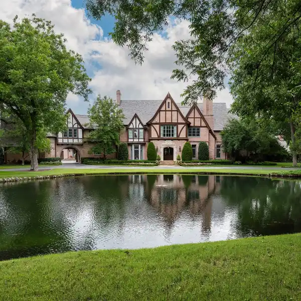 EXTRAORDINARY ESTATE ON UNPARALLELED GROUNDS