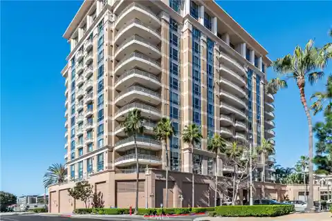 Elevated Elegance in a Prestigious Building at the Plaza