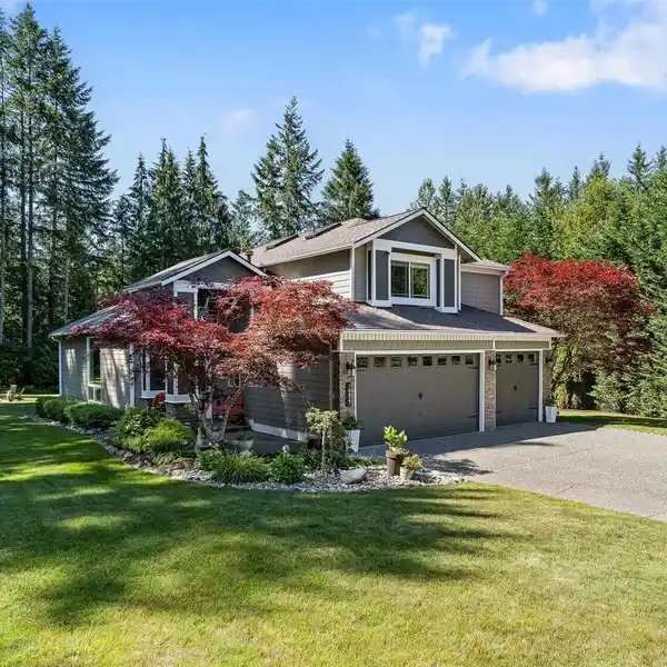 BEAUTIFULLY UPDATED HOME IN WEATHERBY ESTATES