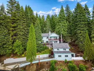 Stunning Custom-built Lake Home