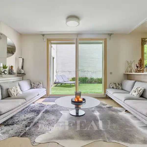 CONTEMPORARY APARTMENT WITH FUNCTIONAL AND STYLISH LAYOUT