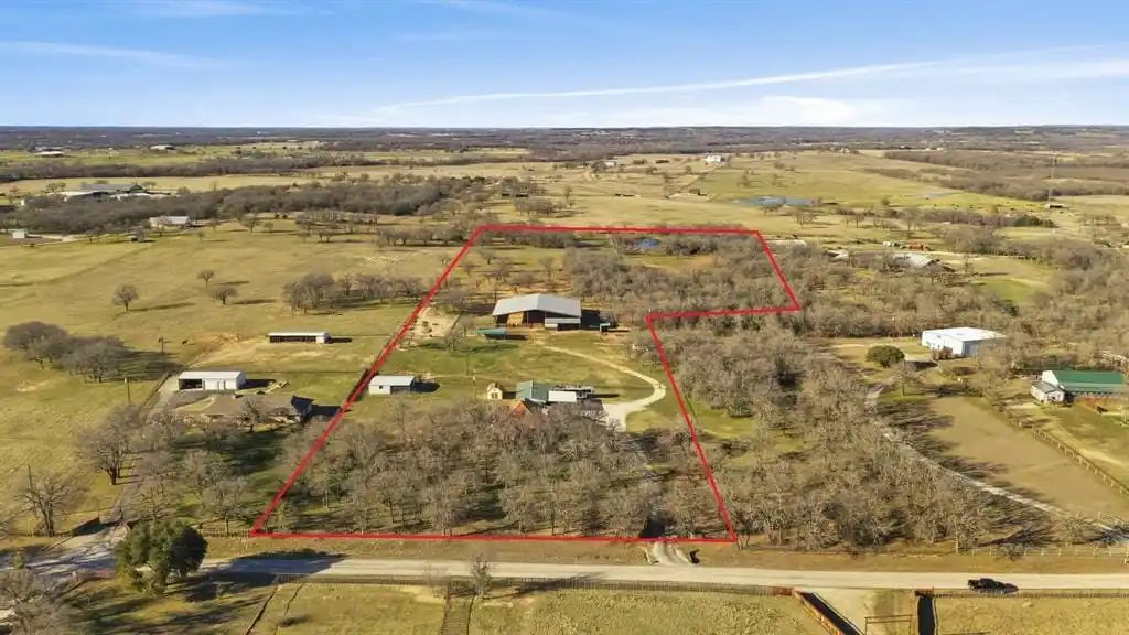 15-acre Turnkey Horse Property