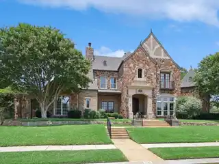 Former Model in Gated Clairemont