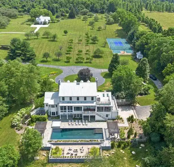 EXTRAORDINARY 27-ACRE PRIVATE ESTATE