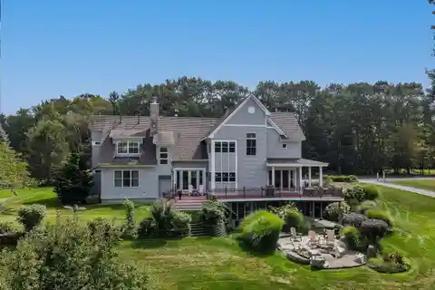 Exquisite Waterfront Elegance