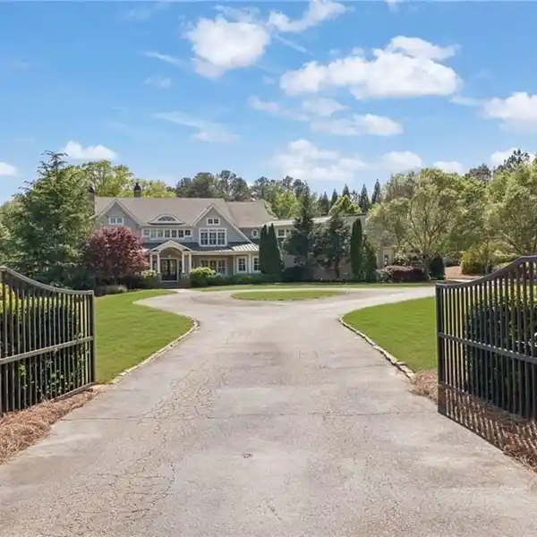 ENGAGING MASTERPIECE ON FIVE ACRES