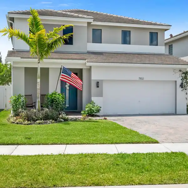 MULTI-GEN LIVING MEETS STYLE AND COMFORT
