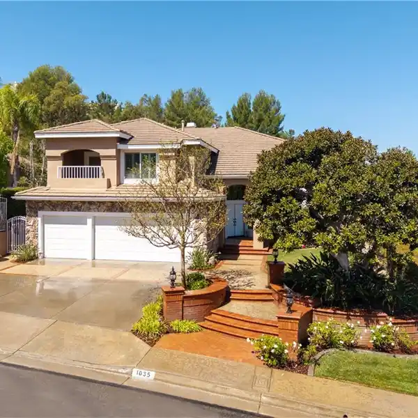 ELEGANCE AND COMFORT IN ANAHEIM HILLS