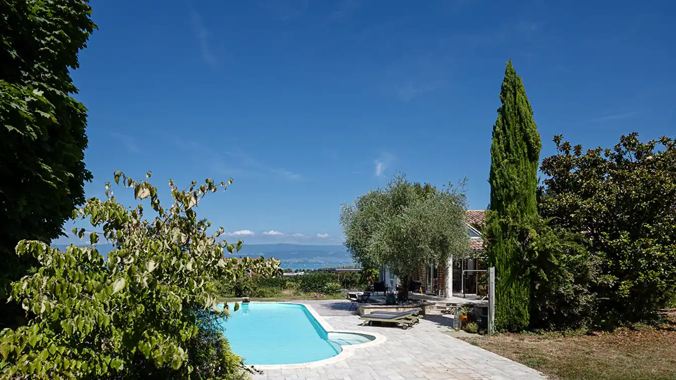 Elegant Completely Renovated Villa