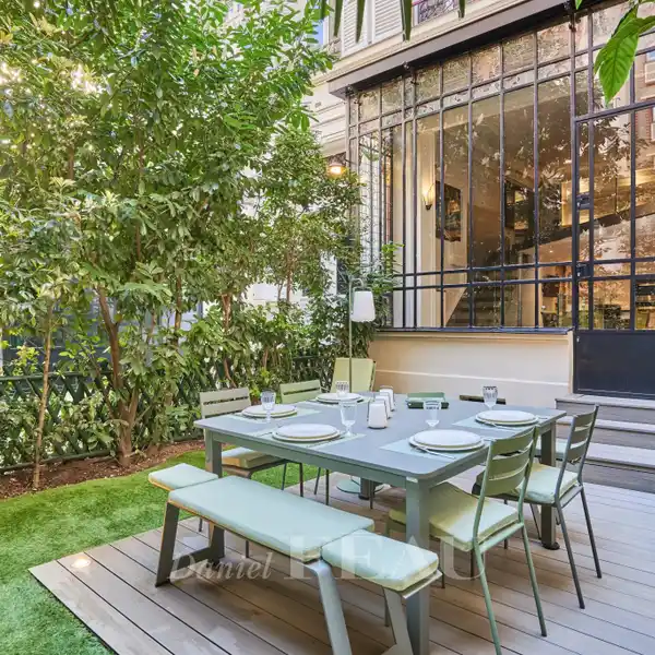 CHARMING SPLIT-LEVEL APARTMENT WITH PRIVATE GARDEN