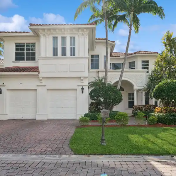 BEAUTIFULLY DESIGNED FIVE BEDROOM HOME IN PRESTIGIOUS HARBOR ISLANDS