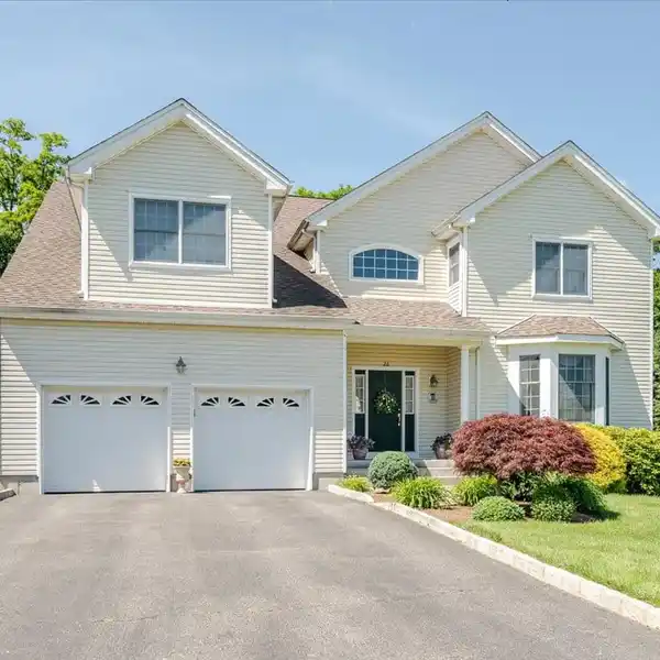 ELEGANT COLONIAL RETREAT WITH HEATED POOL OASIS