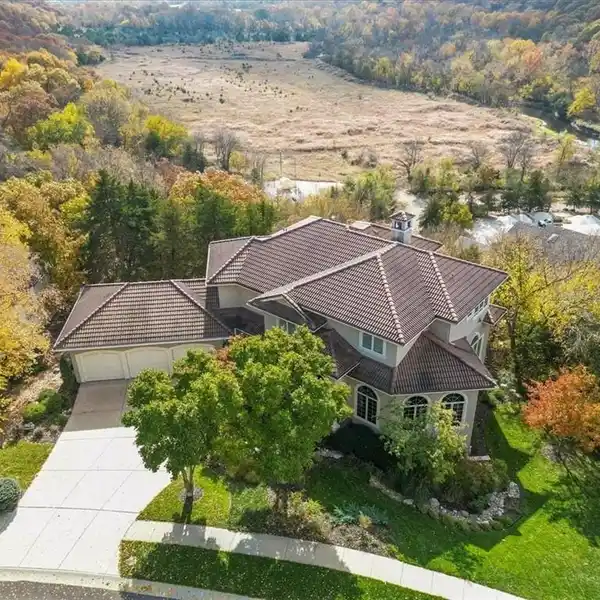 STUNNING MEDITERRANEAN-STYLE ESTATE IN CEDAR CREEK