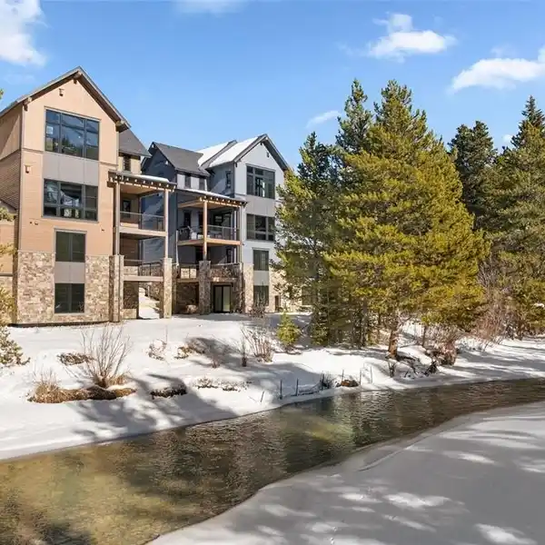 NEW CONSTRUCTION ON THE BANKS OF THE SNAKE RIVER
