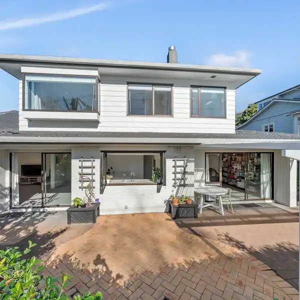 FANTASTIC HOME WITH VERY COMFORTABLE LAYOUT