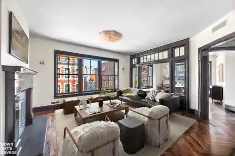 Boutique Nolita Luxury with Iconic Views