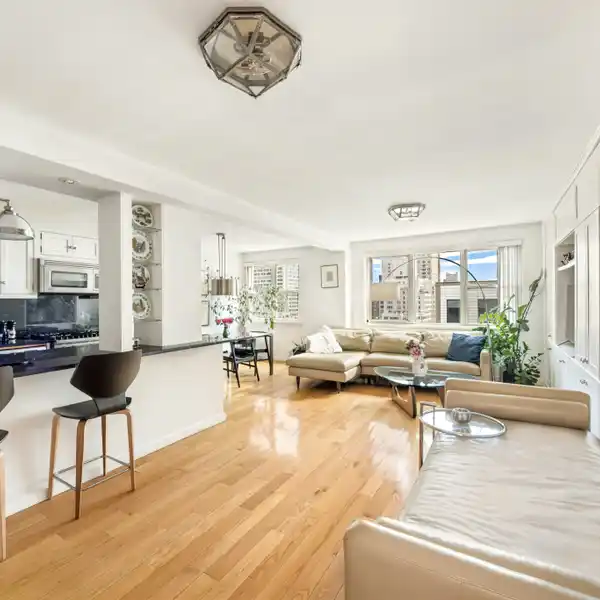 RENOVATED APARTMENT WITH SWEEPING MANHATTAN VIEWS