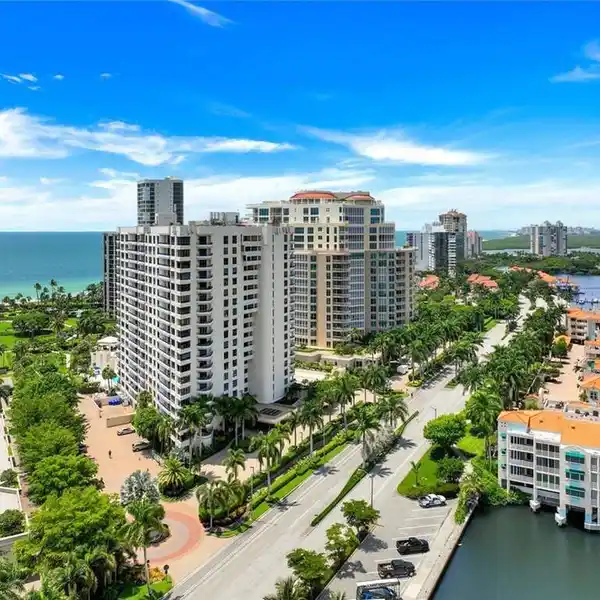 COMFORT AND SOPHISTICATION ON A HIGH FLOOR