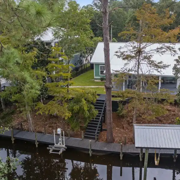 EXPERIENCE THE BEAUTY OF WATERFRONT LIVING