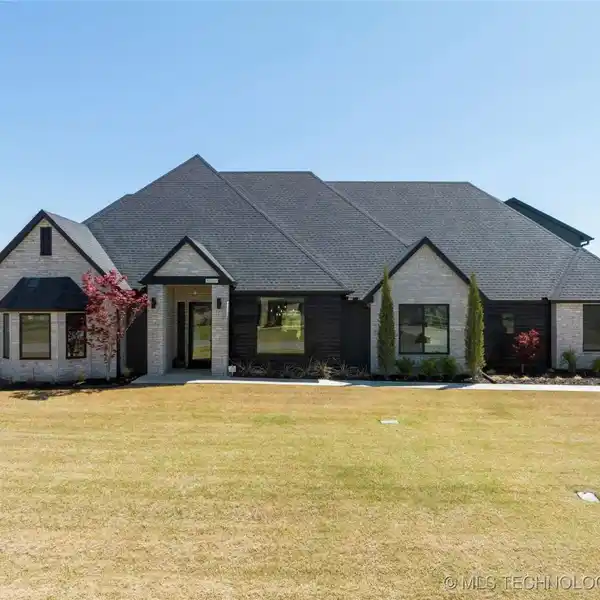 EXCEPTIONAL CUSTOM HOME IN STONE CANYON ESTATES