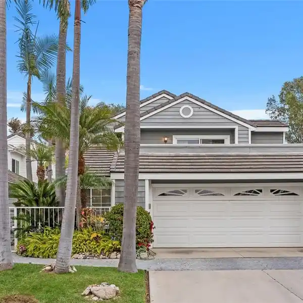 LUXURIOUS BEACON HILL HOME WITH MAIN-LEVEL PRIMARY