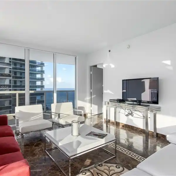 GORGEOUS CORNER UNIT WITH STUNNING VIEWS
