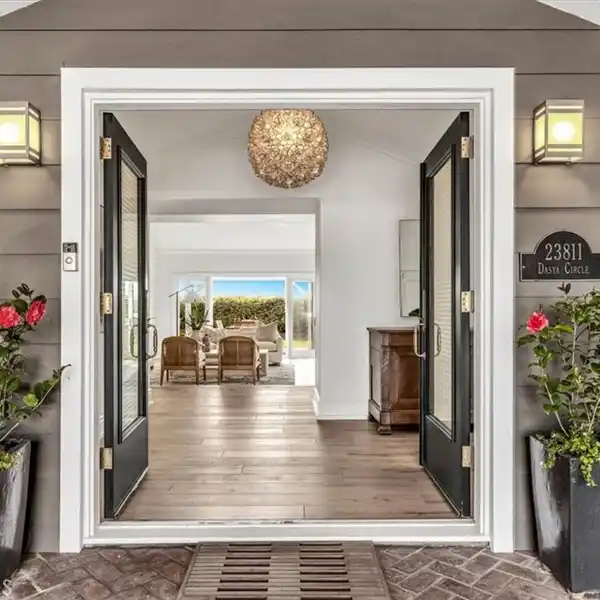 INCREDIBLE SINGLE-LEVEL BEACHSIDE RETREAT