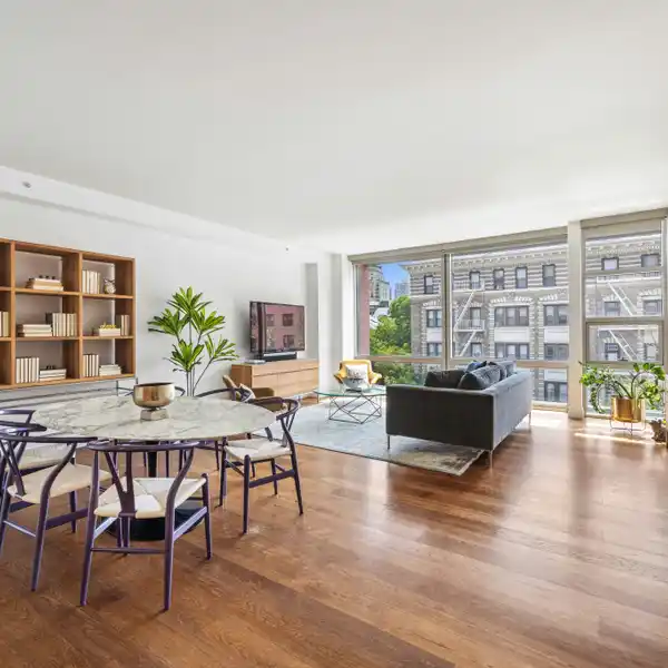 LIGHT-FILLED OASIS IN THE CHELSEA ENCLAVE