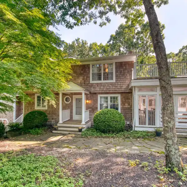CHIC FIVE BEDROOM TRADITIONAL HOME FOR RENT