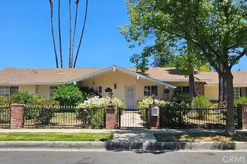 Bright Home in a Prime Area of Woodland Hills