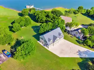 Versatile Compound on Lake Lewisville