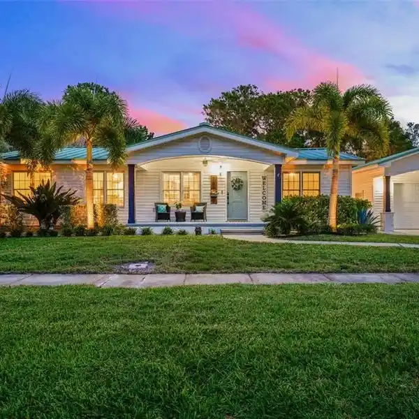 COASTAL LUXURY MEETS EFFORTLESS CHARM