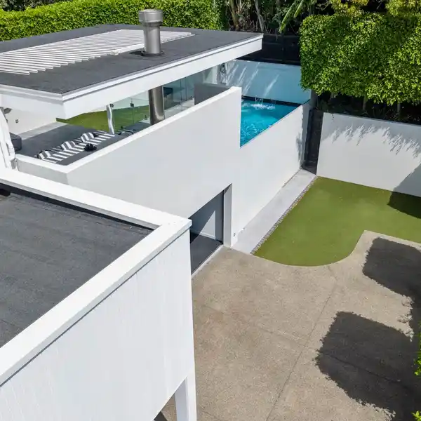 UNIQUE PENTHOUSE STEPS TO ALL AMENITIES