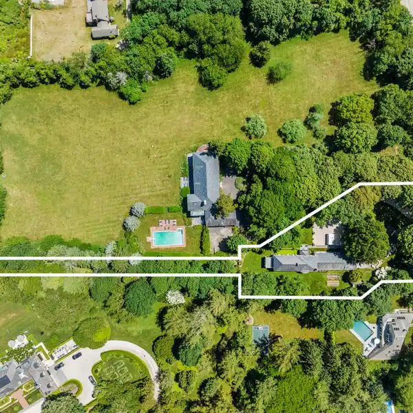 FIVE BEDROOM RENTAL ON A FULL ACRE