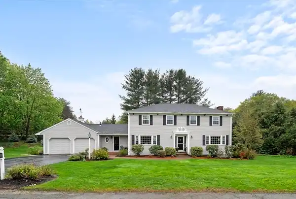 CLASSIC NEW ENGLAND COLONIAL