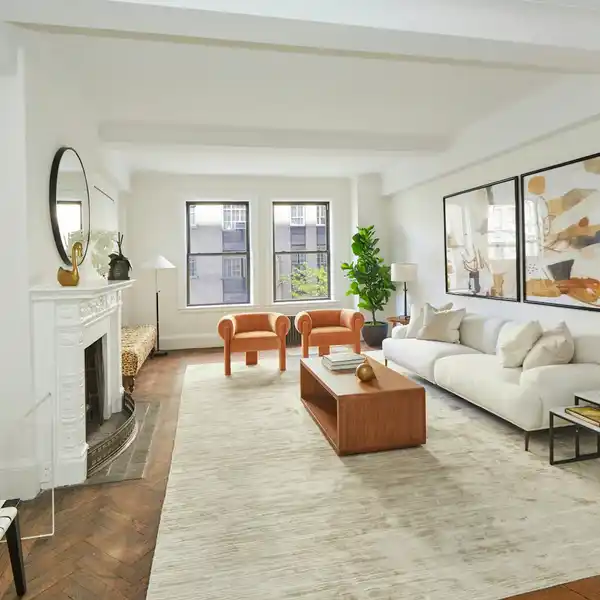 GRAND-SCALE CLASSIC SEVEN-ROOM HOME
