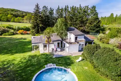 Architect-Designed Property in the Chevreuse Valley