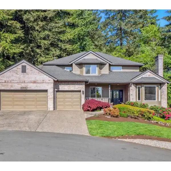 SPECTACULAR HOME IN DESIRABLE MURRAYHILL LOCATION
