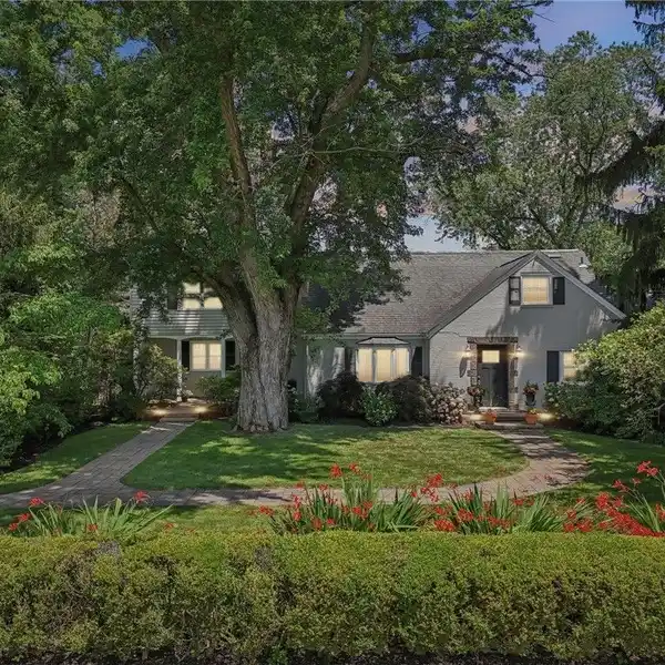 AN ENCHANTING SHOWPLACE