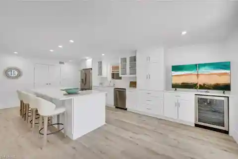 Completely Remodeled Residence in an Exclusive Boutique Complex