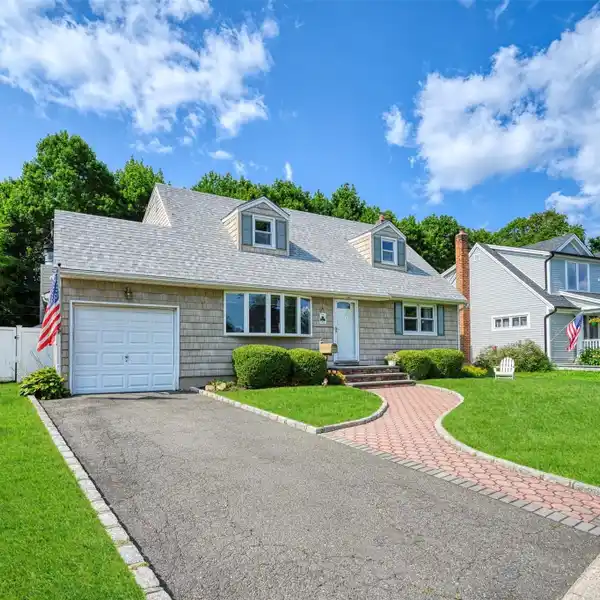 BEAUTIFULLY UPDATED HOME IN EAST NORWICH