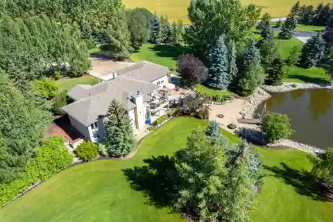 Custom Craftsmanship Meets Peaceful Outdoor Retreat