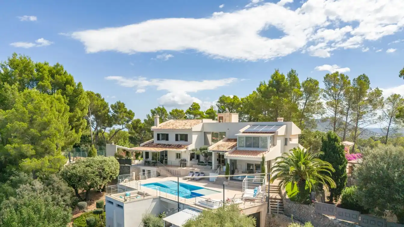 Exclusive Family Villa with Pool and Tennis Court