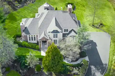 Magnificent Colonial in Serene Location