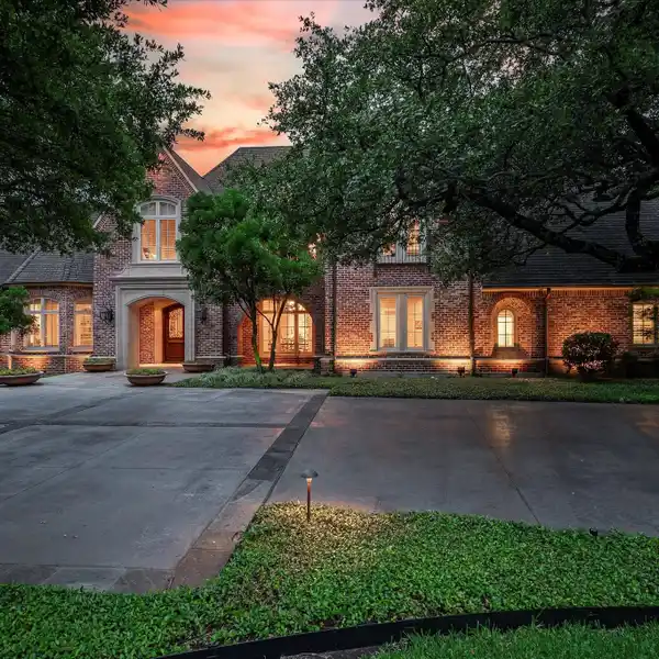EXCEPTIONAL PIER AND BEAM HOME