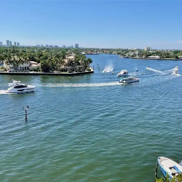 CORNER CONDO WITH INCREDIBLE VIEWS OF THE OCEAN, INTRACOASTAL AND CITY