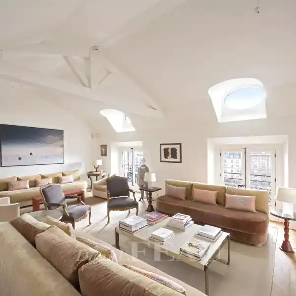 EXCEPTIONAL TOWNHOUSE ON THE BANKS OF THE SEINE