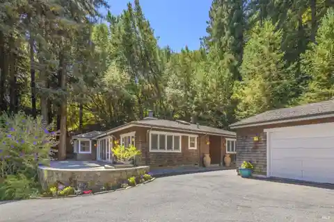 Meticulously Maintained Single-level Gated Estate